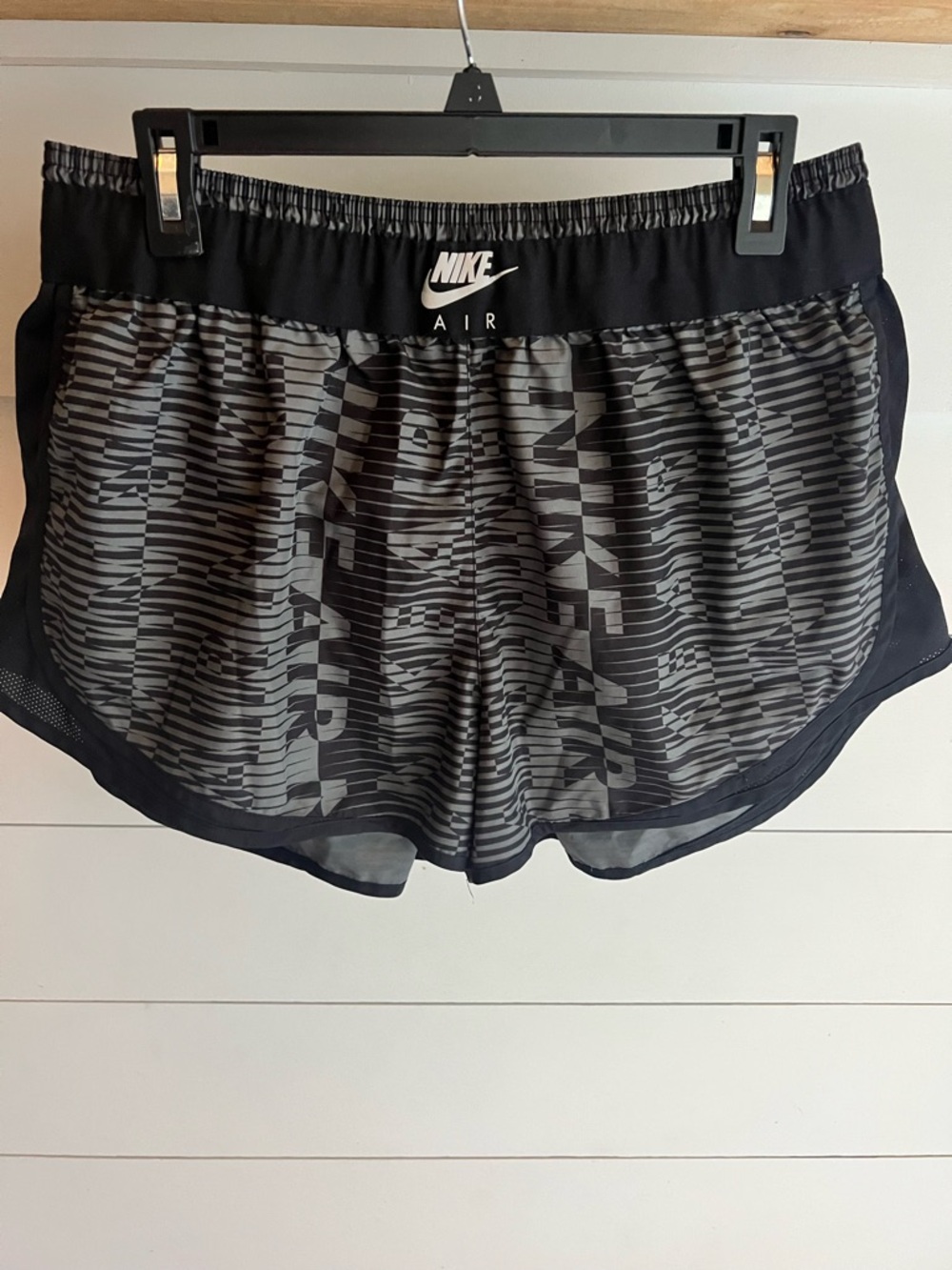 Nike Air Women’s Black & Gray Patterned Athletic Run Shorts Brief Liner Size XL